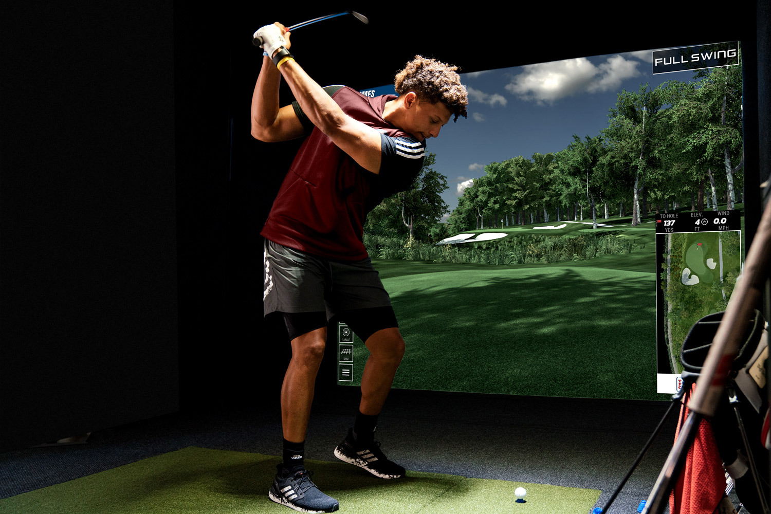 Mahomes_Team-Full-Swing
